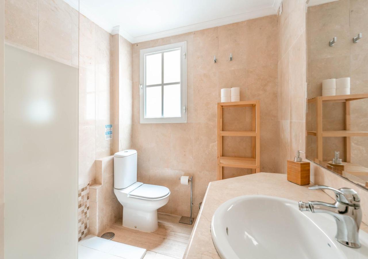Gran Apartamento De 3 Habitaciones Junto A La Catedral Málaga Eksteriør billede