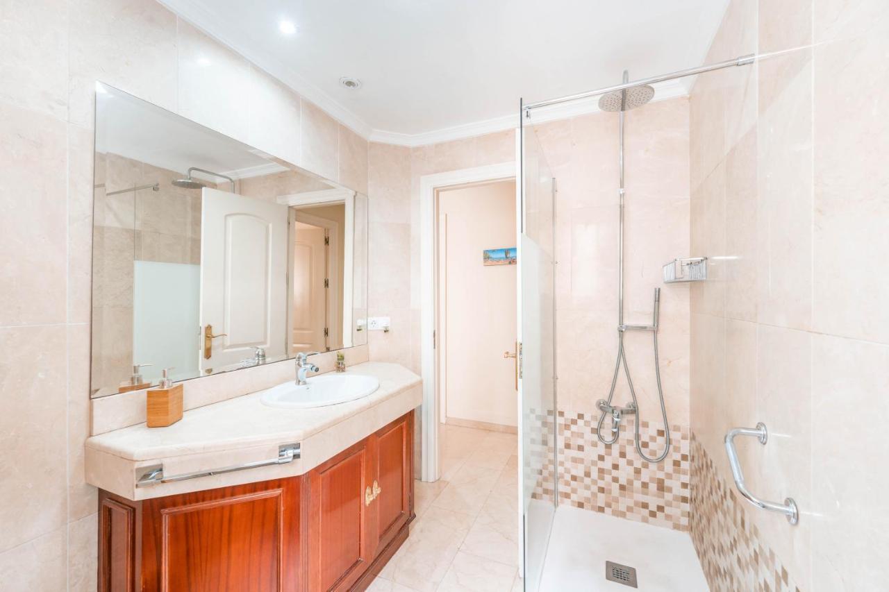 Gran Apartamento De 3 Habitaciones Junto A La Catedral Málaga Eksteriør billede
