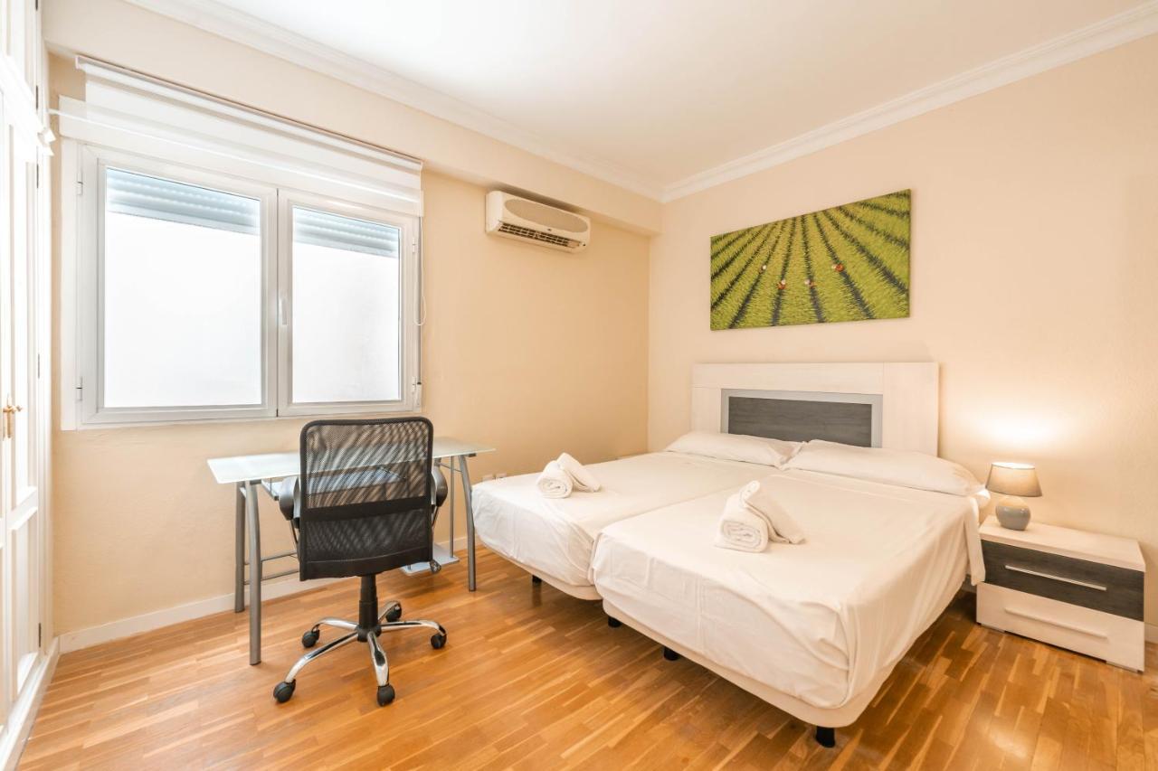 Gran Apartamento De 3 Habitaciones Junto A La Catedral Málaga Eksteriør billede